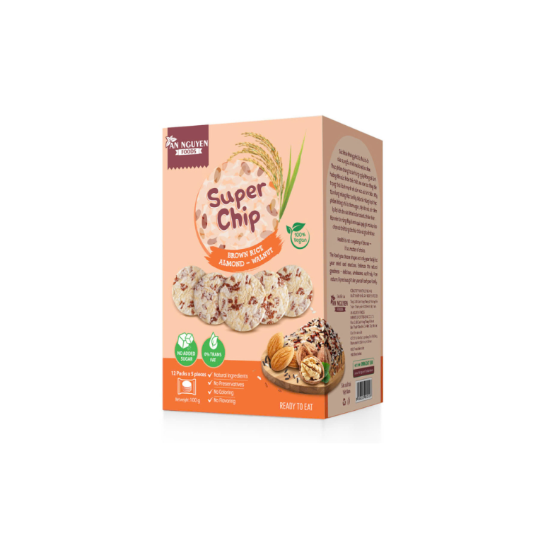 BÁNH SUPER CHIP – TỪ GẠO LỨT 3 MÀU VÀ HẠT KHÔNG ĐƯỜNG ( Vị Gạo lứt, Hạnh Nhân, Óc Chó) Super Chip là lựa chọn hoàn hảo cho những ai đang tìm kiếm một loại bánh ăn vặt KHÔNG ĐƯỜNG nhưng vẫn đảm bảo thơm ngon, giòn rụm và giàu dinh dưỡng. Với sự kết hợp đột phá từ 3 loại gạo lứt cùng các loại hạt cao cấp, Super Chip phù hợp cho người ăn chay, ăn kiêng, và người có nhu cầu kiểm soát đường huyết.